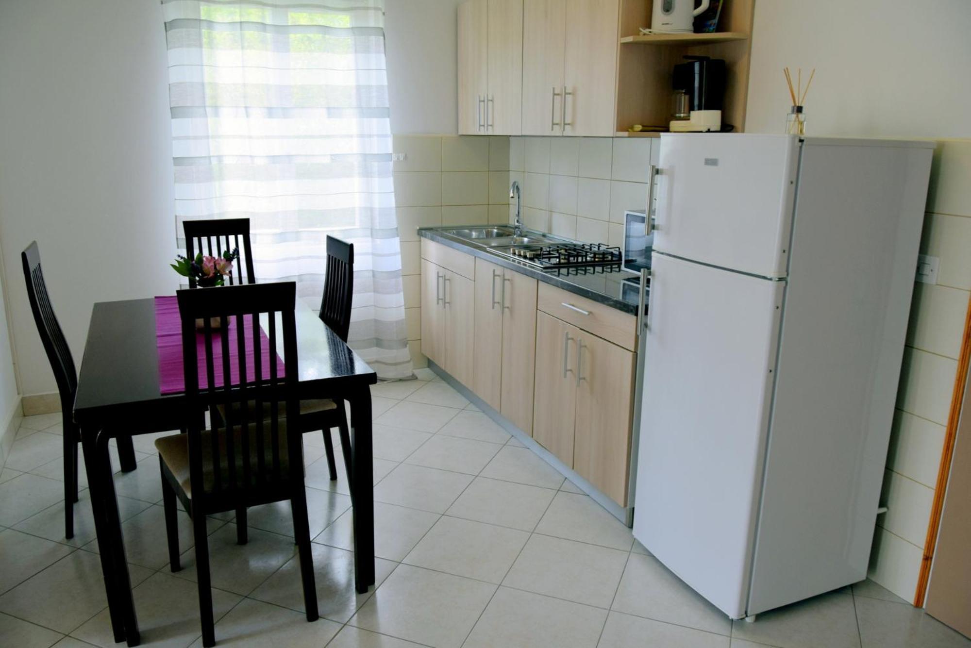 James Bond Apartments Palit Chambre photo